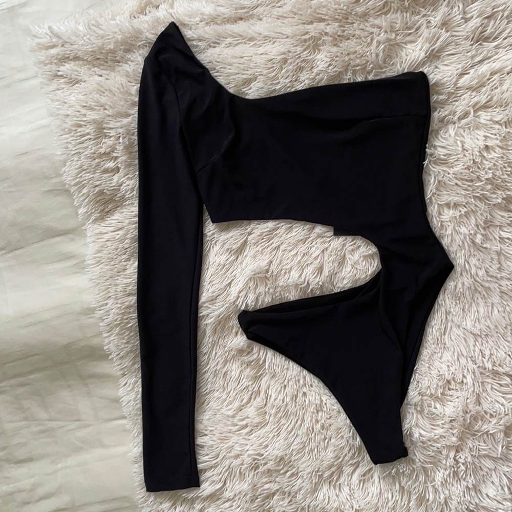 FASHION NOVA - Black Cut Out Off Shoulder Bodysuit